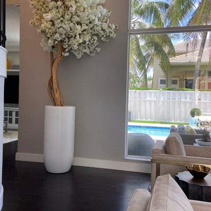 Vase St. Tropez beige mat avec cerisier blanc en fleurs