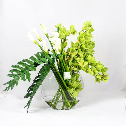Vase Lunaire avec cymbidiums verts et callas